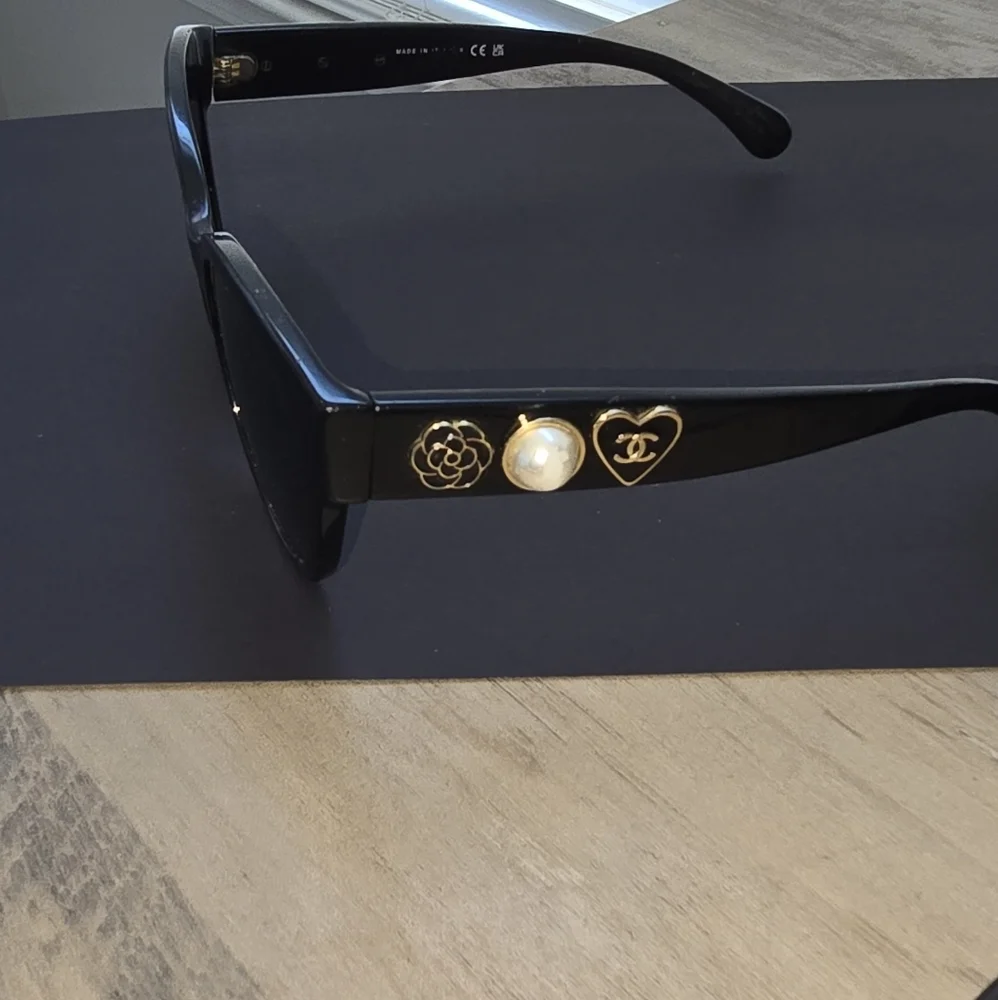 CHANEL Black Cat-Eye Sunglasses - Picture 2 of 6